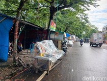 Cerita Rian dan Yusuf Berburu Cuan dari Jualan Kembang Api di Makassar