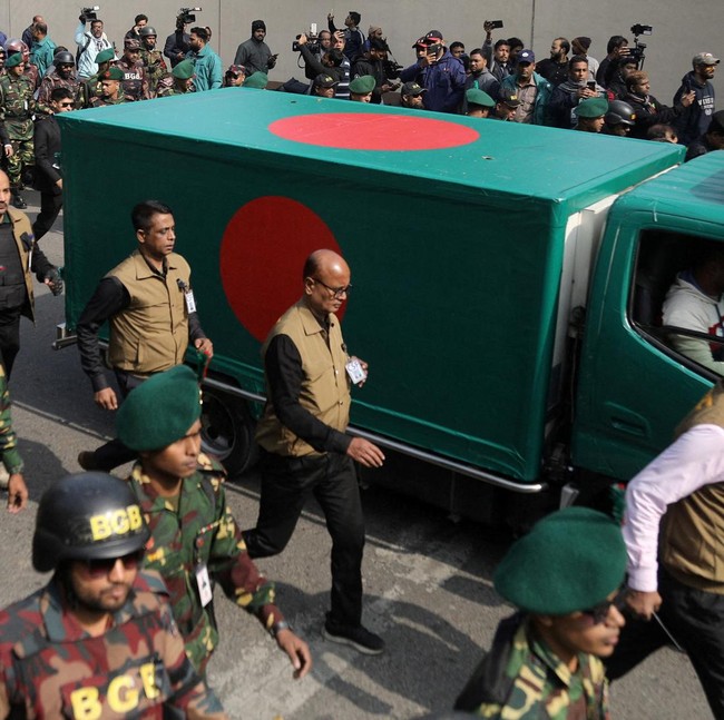 Momen Mantan PM Bangladesh Khaleda Zia Dikebumikan dengan Pengawalan Ketat