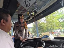 Bus di Sukabumi Masih Nekat Pakai Ban Vulkanisir Depan