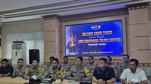 Polres Gianyar menggelar konferensi pers akhir tahun, Rabu (31/12/2025). (Foto: Ni Komang Ayu Leona W/detikBali)