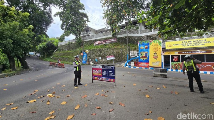 Posko Gunung Butak, ruas pertigaan ke sejumlah lokasi wisata di Palabuhanratu dan Karang Hawu Cisolok terpantau lengang
