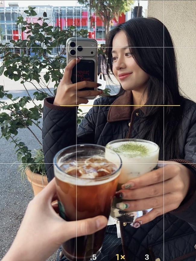 Potret Diva Azzura Saat Kulineran, Cicip Matcha hingga Dessert