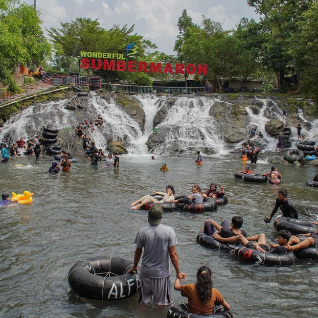 Potret Wisata Sumber Maron Ramai Pengunjung Saat Libur Tahun Baru