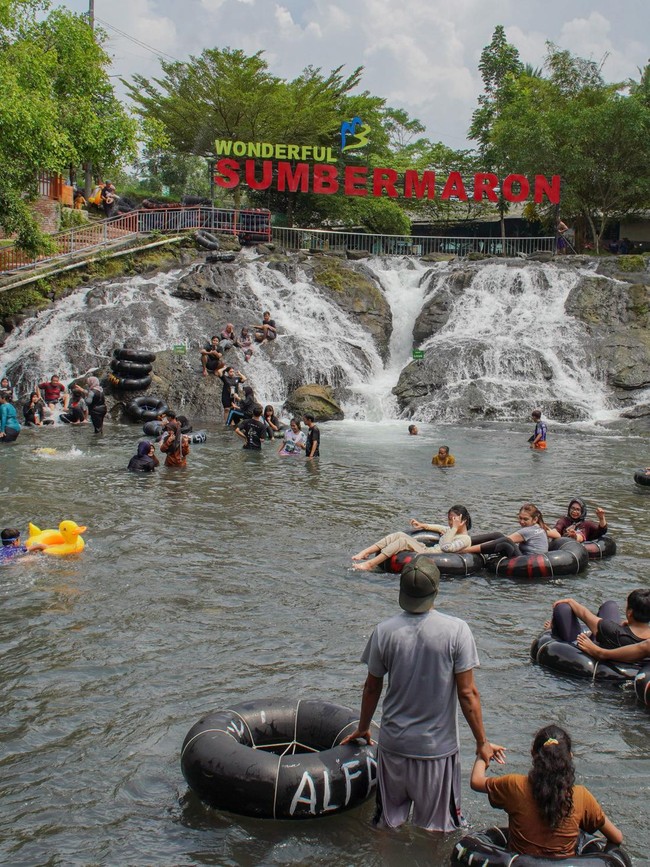 Potret Wisata Sumber Maron Ramai Pengunjung Saat Libur Tahun Baru