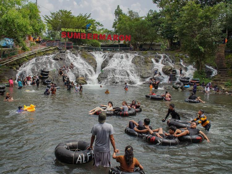 Potret Wisata Sumber Maron Ramai Pengunjung Saat Libur Tahun Baru