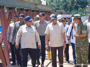 Video Prabowo Tinjau Jembatan Bailey Tapanuli Selatan