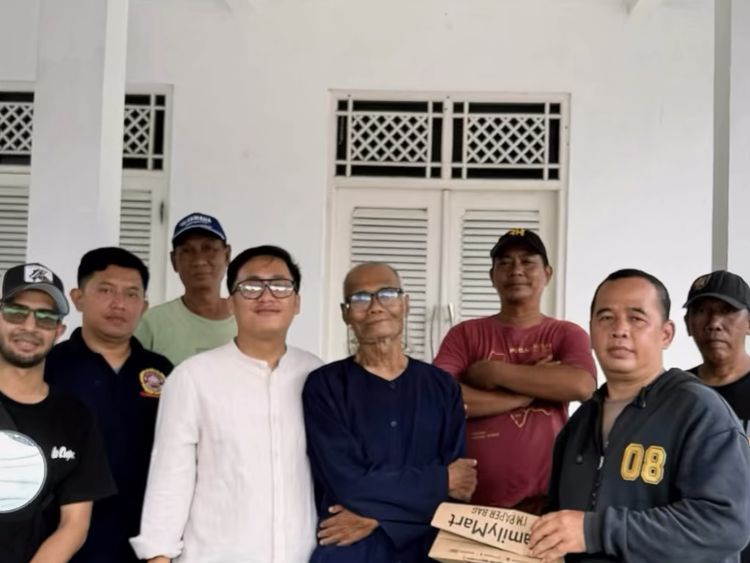 Raffi Ahmad Gercep Beri Bantuan Uang Tunai ke Diding Boneng Usai Rumah Roboh