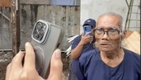 Rumah Diding Boneng roboh pada Minggu (28/12/2025) karena, memang sudah lapuk. Menurut Diding, faktor utama penyebab rumahnya roboh adalah kondisi bangunan yang sudah tua dan lapuk. Ia mengakui kelalaiannya karena tidak melakukan perbaikan sejak lama. Foto: dok instagram Raffi Ahmad dan Nagita Slavina
