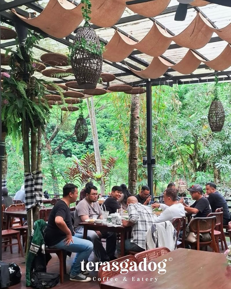 Restoran nuansa alam di Puncak