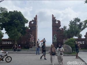 Video: Suasana Pantai Sanur di Awal 2026, Pengunjung Santai di Kafe-Bersepeda