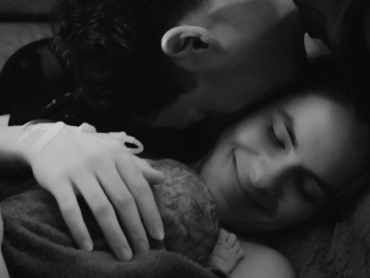 Foto Steffi Zamora Lahiran Ditemani Nino Fernandez, Wajah Anak Bikin Penasaran