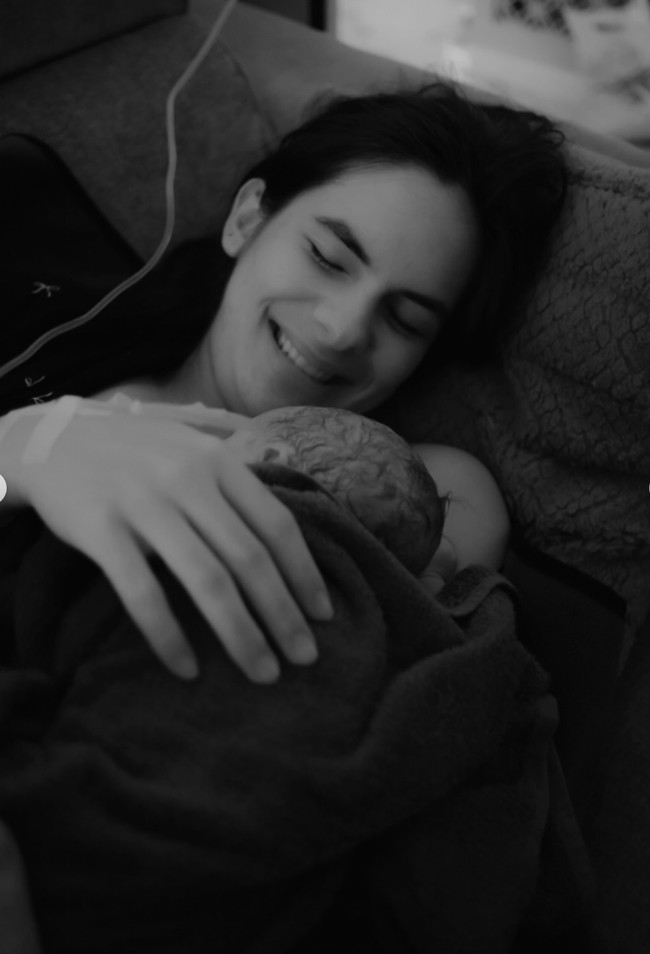 Dari keterangan unggahan diketahui putri pertama keduanya lahir pada 28 Desember 2025 dan diberi nama Kaia Lanna Fernandez. Foto: Instagram/@steffizamoraaa/@ninojkt