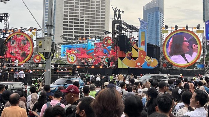 Warga Mulai Berdatangan, Begini Suasana Bundaran HI Jelang Tahun Baruan