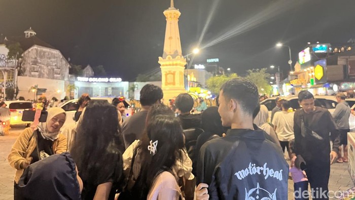 Suasana Terkini Tugu Jogja Jelang Perayaan Tahun Baru