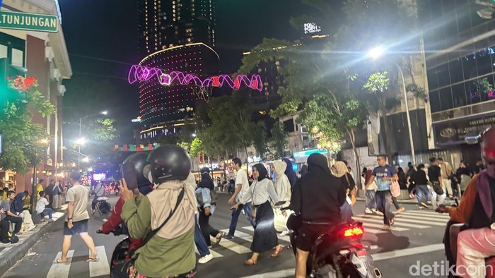 Jalan Tunjungan Surabaya Jelang Pergantian Tahun Semakin Padat!