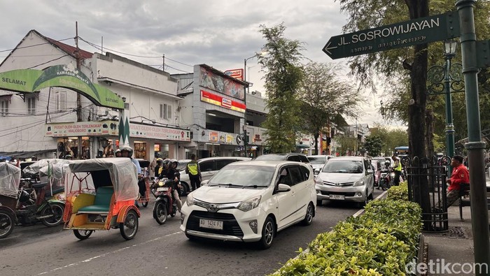 Suasana kepadatan lalu lintas di Kawasan Malioboro, Kota Jogja, Rabu (31/12/2025) pukul 17.15 WIB.
