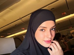 Potret Tasya Farasya Umrah saat Tahun Baru 2026, Cantik Manglingi Berhijab
