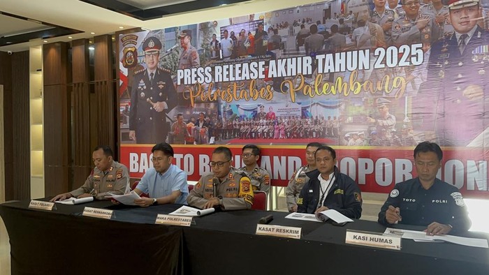 Wakapolrestabes AKBP Aditya Kurniawan menyampaikan data Anev 2025