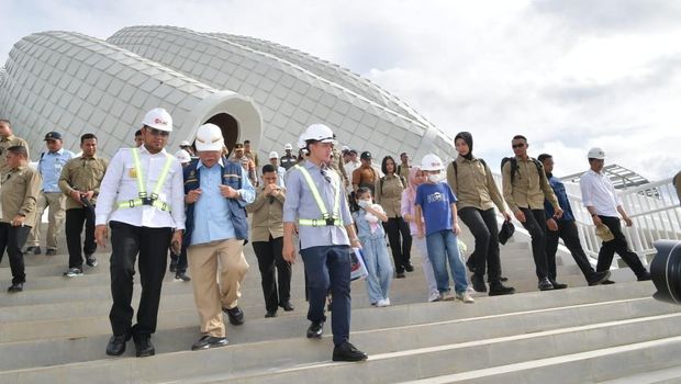 Wakil Presiden RI, Gibran Rakabuming Raka Meninjau Pembangunan Masjid Nusantara di IKN. (Dok: Setwapres)