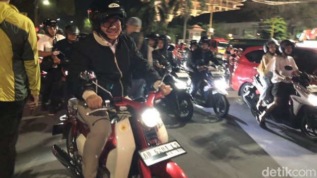 Walkot Jogja Wali Kota Jogja Hasto Wardoyo bermotor memantau kondisi jalan di Jogja, Rabu (31/12).