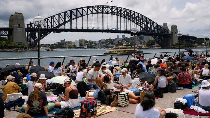SYDNEY, AUSTRALIA - DECEMBER 31: People wearing 