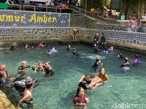 Libur Akhir Tahun Wisata Sumur Amber Blitar Diserbu Pengunjung