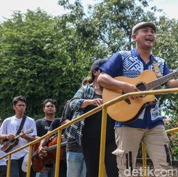 Alunan Kroncong Iringi Tradisi Rabo-rabo di Kampung Tugu