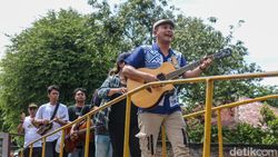 Alunan Kroncong Iringi Tradisi Rabo-rabo di Kampung Tugu