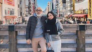 Bunga Zainal menghabiskan waktu liburan di Jepang bersama suami dan dua anak tercinta. Foto: Dok. Instagram