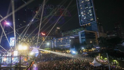 Atraksi Drone Warnai Malam Pergantian Tahun di Jantung Ibu Kota