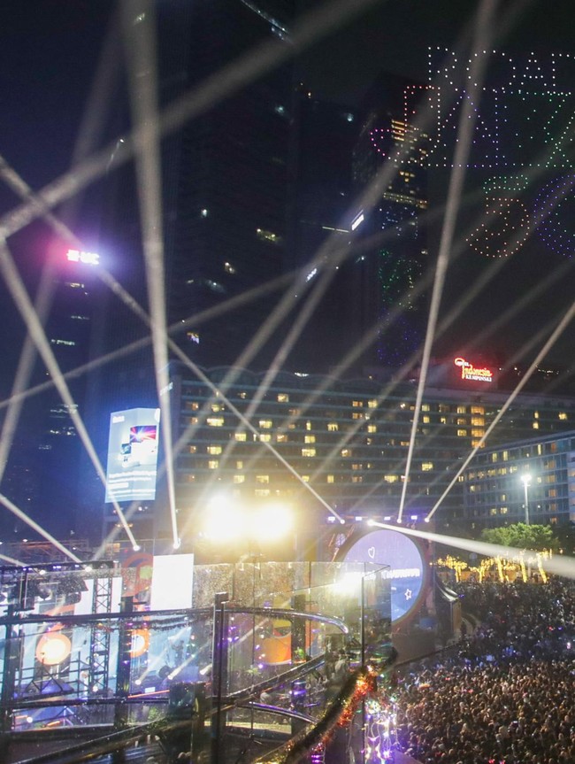 Atraksi Drone Warnai Malam Pergantian Tahun di Jantung Ibu Kota