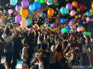 Cantiknya Langit Borobudur Berhias Ribuan Balon di Malam Pergantian Tahun