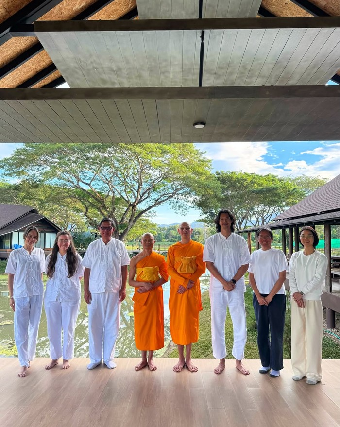 Cinta Laura menghabiskan 7 hari terakhir pada 2025 dengan melakukan meditasi di Thailand Utara.