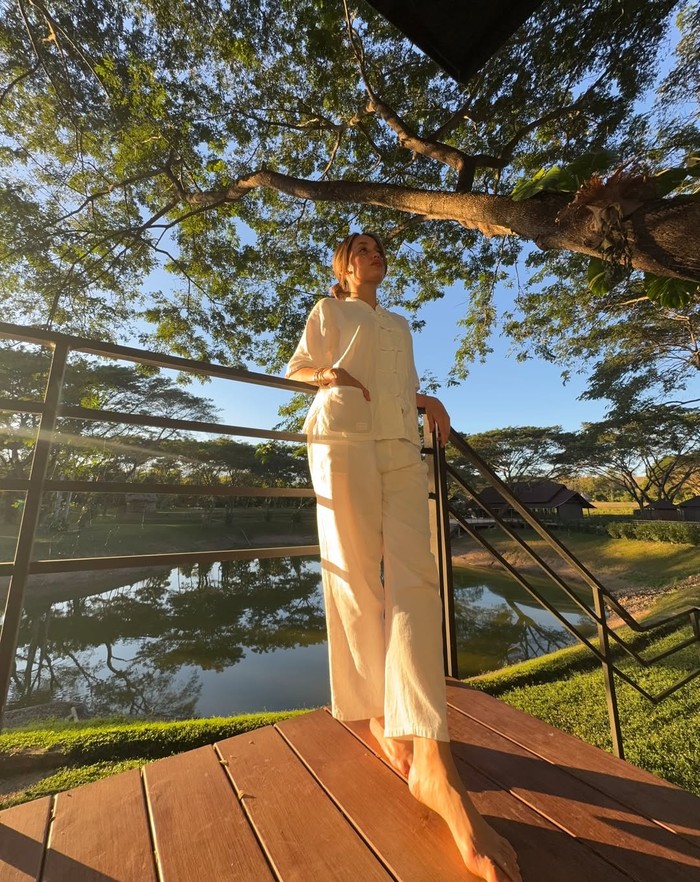 Cinta Laura menghabiskan 7 hari terakhir pada 2025 dengan melakukan meditasi di Thailand Utara.