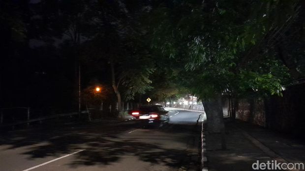 Gelap Gulita Tamansari di Malam Hari Gelap Gulita Tamansari di Malam Hari