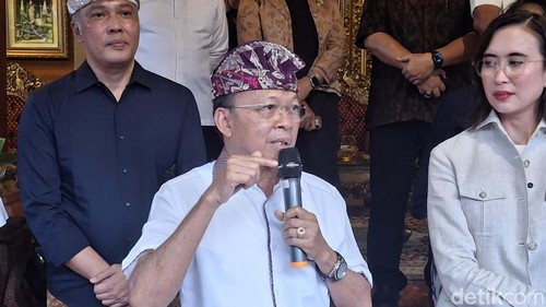 Gubernur Bali Wayan Koster saat menerima kedatangan Menteri Pariwisata, Widiyanti Putri Wardhana di Puri Saren Ubud, Kamis (1/1/2026).