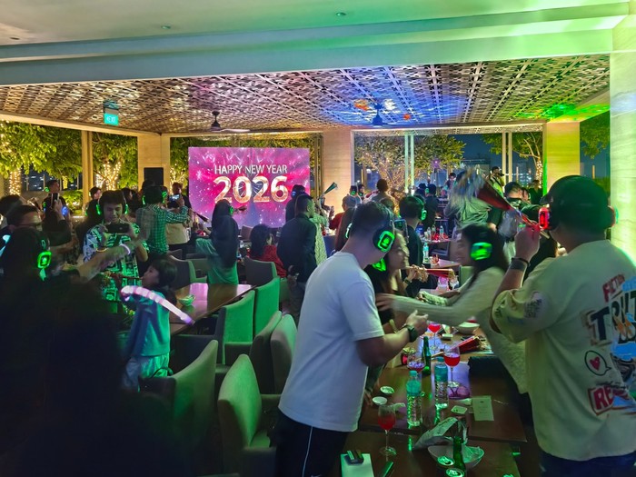 Tema 90-an & Silent Disco Warnai Tahun Baru Hotel Tentrem Semarang