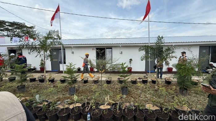 PLN Sambung Listrik 15.000 Hunian Sementara Korban Bencana Sumatera