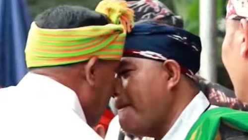 Ilustrasi tradisi cium hidung. (Foto: youtube.com/@ikbsdpckotatangerang)