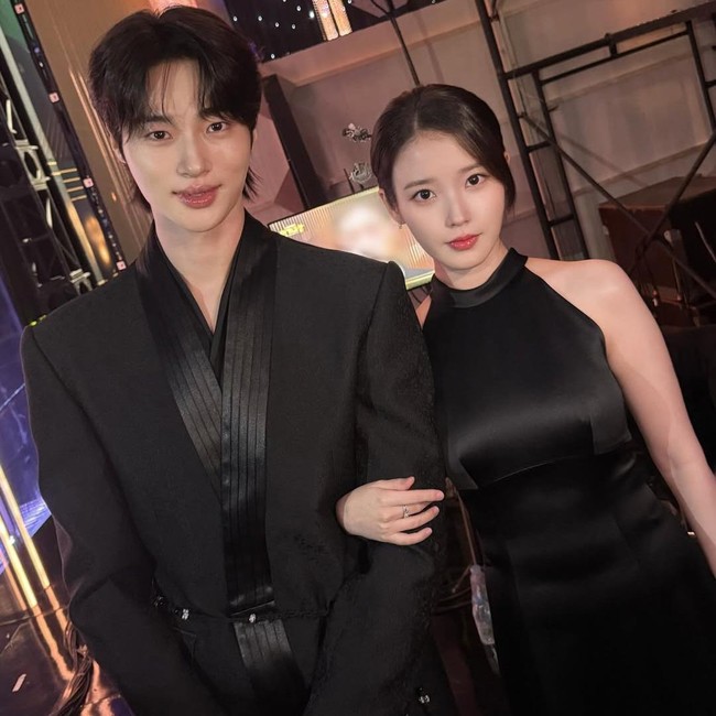 Potret IU dan Byeon Woo Seok, Pamer Chemistry Jelang Perfect Crown Tayang