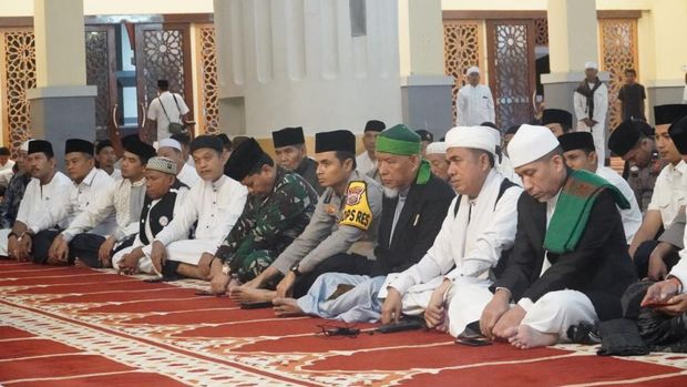 Kapolres Rohul AKBP Emil Eka Putra menghadiri doa bersama Pemkab Rohul dalam menyambut tahun baru 2026, Rabu (31/12/2025).