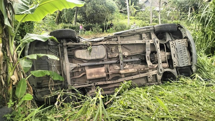 Kecelakaan mobil di Jember. Tiga orang tewas.