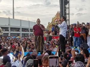 Sambutan Meriah Warga Jatim Saat Valen Pangeran Dangdut Pulang Kampung