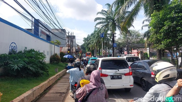 Libur Tahun Baru, Lalu Lintas Arah Ragunan Macet Hingga 1 Km