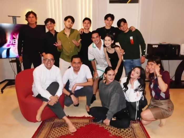 Luna Maya dan Maxime Bouttier masak bareng.