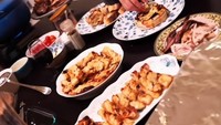 Luna Maya menikmati masakan hasil suami. Foto: TikTok @lunamaya