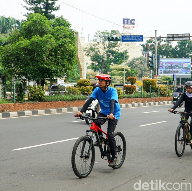 Margonda Raya Lengang di Awal 2026, Warga Manfaatkan Jalur untuk Bersepeda
