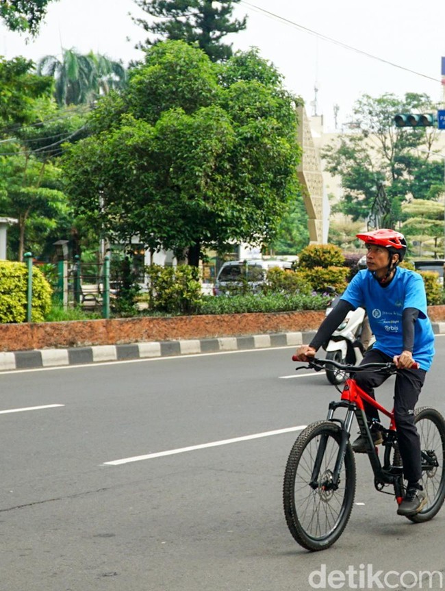 Margonda Raya Lengang di Awal 2026, Warga Manfaatkan Jalur untuk Bersepeda