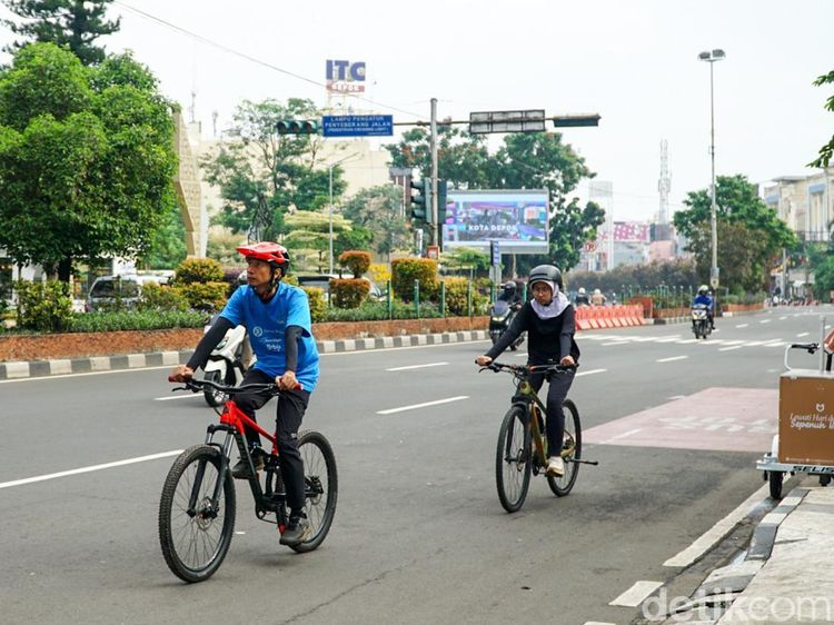 Margonda Raya Lengang di Awal 2026, Warga Manfaatkan Jalur untuk Bersepeda