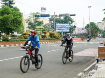 Margonda Raya Lengang di Awal 2026, Warga Manfaatkan Jalur untuk Bersepeda